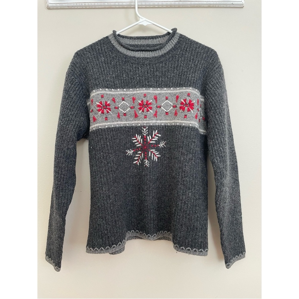 Woolrich wool snowflake sweater Gray white and red Size Medium 
Like new